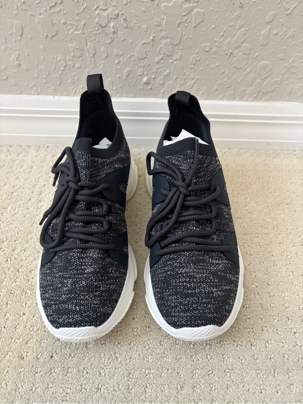 Women’s JUSTFAB Heathered Grey Knit Slip-On Sneakers with White Sole Size 8.5